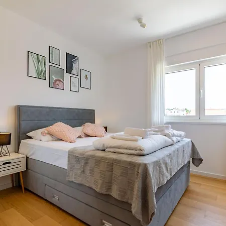 Apartment Ag With Balcony And Garage *