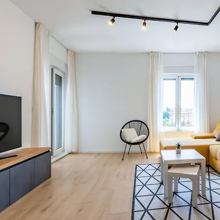 Apartment Ag With Balcony And Garage Zadar