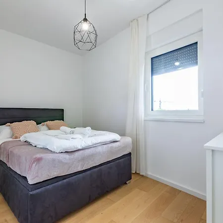 Apartment Ag With Balcony And Garage Zadar