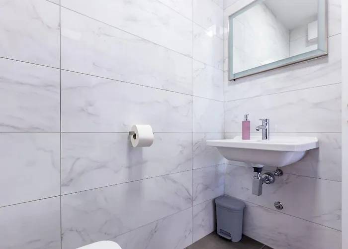 Ag With Balcony And Garage * زادار