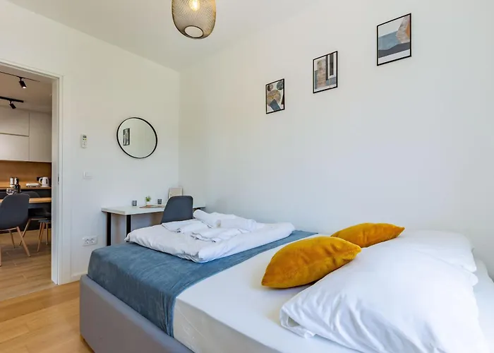 Ag With Balcony And Garage * زادار