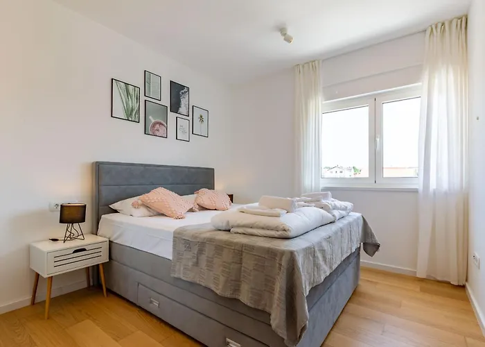 شقة Ag With Balcony And Garage *