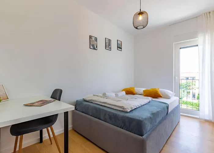 Ag With Balcony And Garage شقة زادار