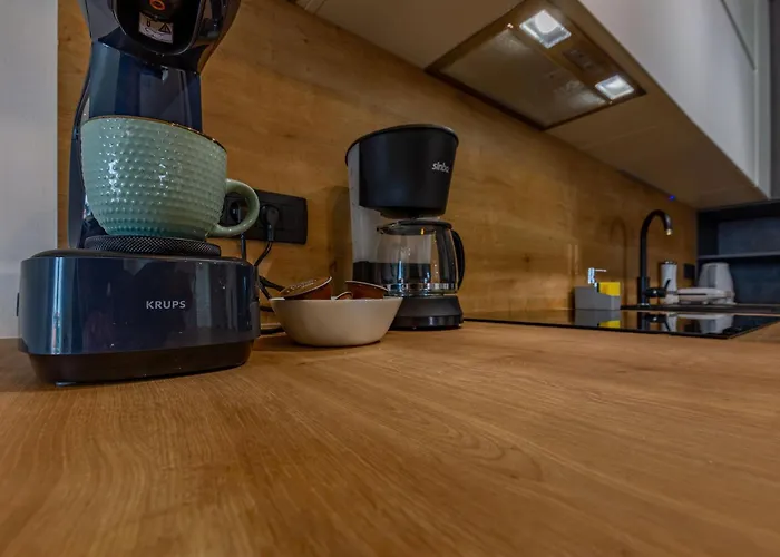 Ag With Balcony And Garage شقة *