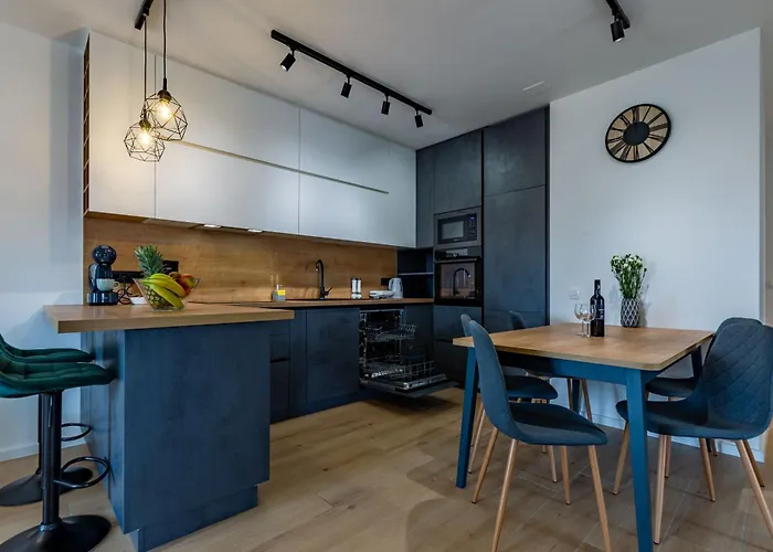 Ag With Balcony And Garage زادار