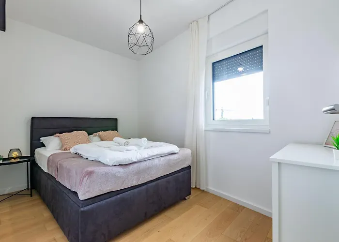 דירה Ag With Balcony And Garage זאדאר